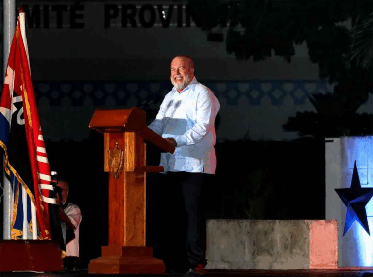 Exhorta Primer Ministro a defender el Socialismo en Cuba