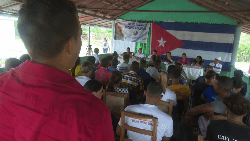 Jóvenes granmenses apoyan labores agropecuarias en Río Cauto