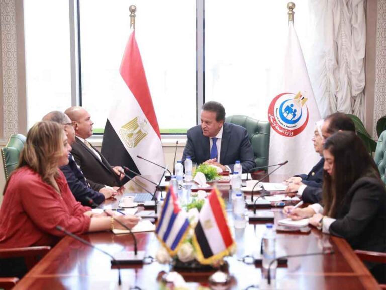 Egipto y Cuba reafirman interés en fortalecer vínculos en salud