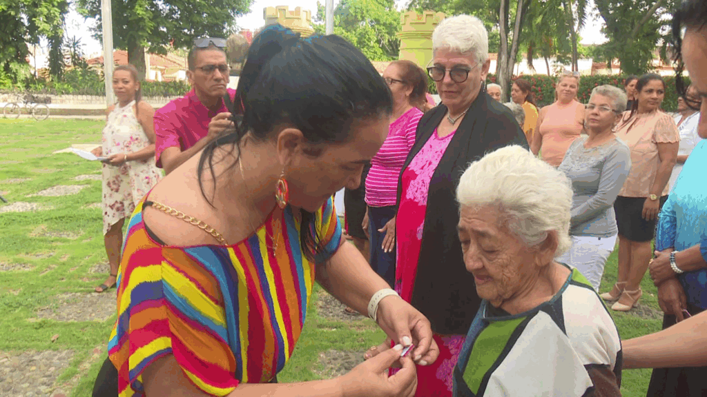 Reconocen en Granma a mujeres de la FMC en su Aniversario 65