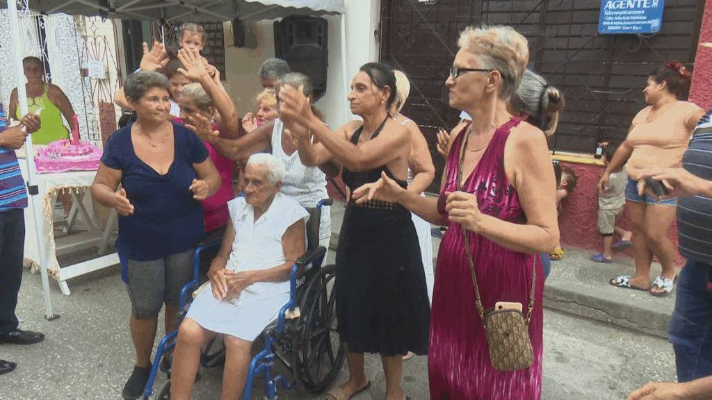 Celebran cumpleaños 100 de mujer bayamesa.