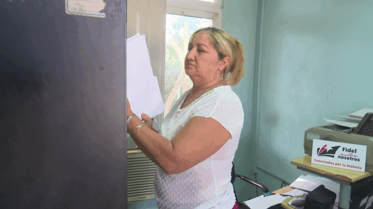 Nereida Rodríguez bayamesa con más de una veintena de años al servicio de los Recursos Humanos
