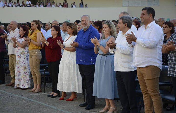 Homenaje a Fidel en inicio del curso escolar  (+Fotos)