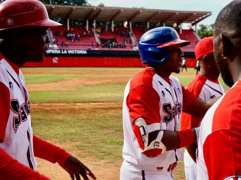 Avispas por defender invicto en serie beisbolera cubana
