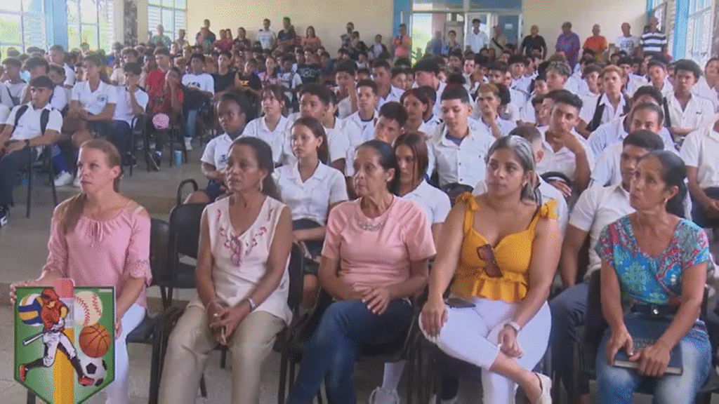 EPEF Simón Bolívar y Palacios inició curso escolar 2025-2026.