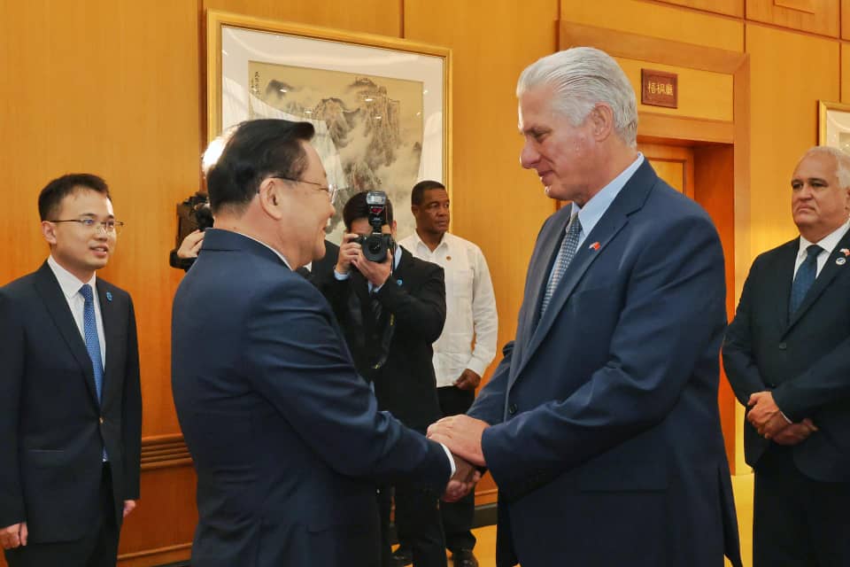 Presidente de Cuba finaliza visita a China y viaja hacia Laos (+Fotos)