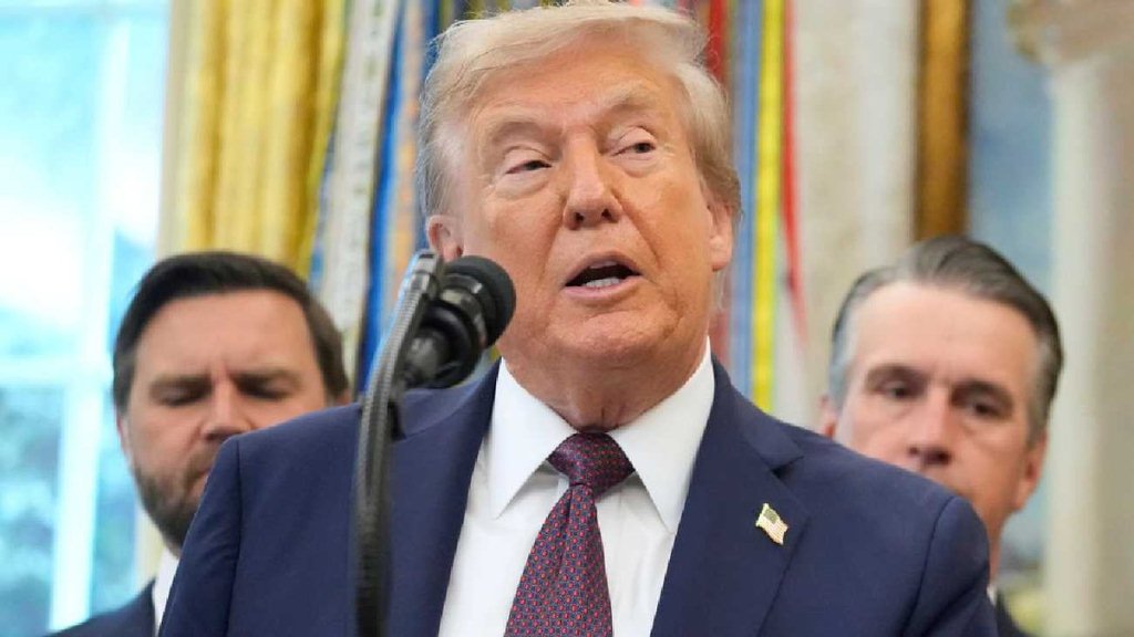 Según Trump, EEUU destruyó barco con drogas y acusa a Venezuela