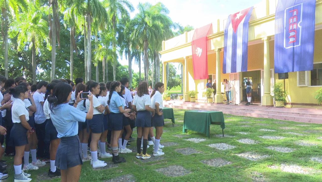 Ingresan en Granma nuevos miembros a la Federación de Estudiantes de la Enseñanza Media