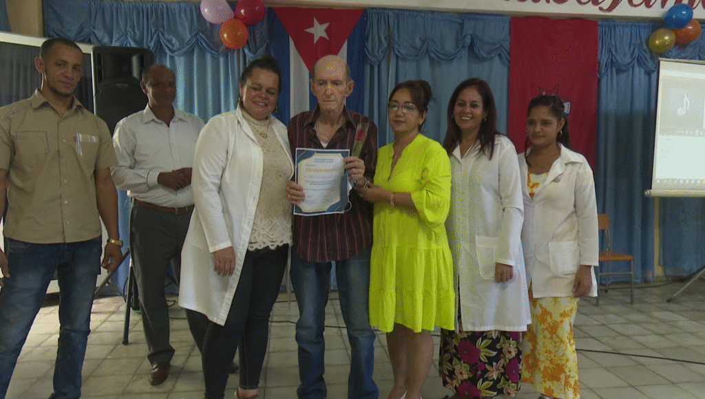 Celebran en Granma acto por el día del Pediatra Cubano