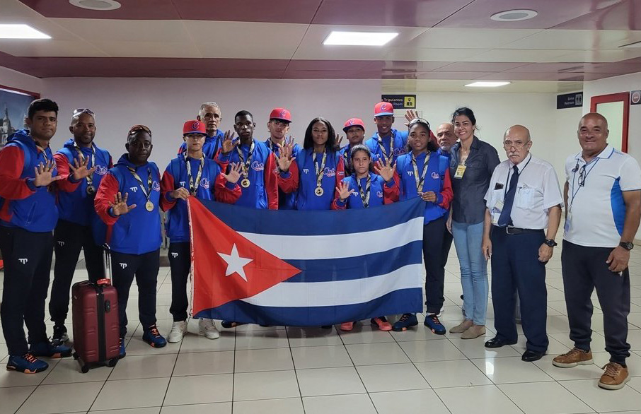 Regresan a la patria campeones mundiales en baseball5 juvenil