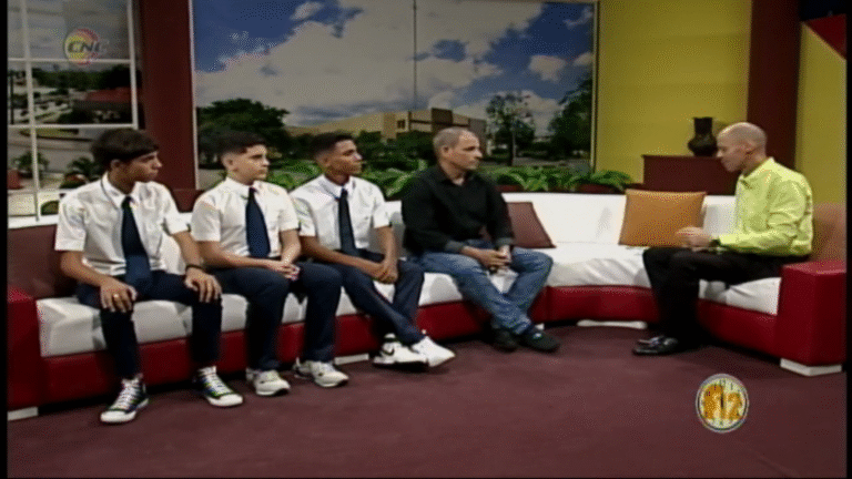 Estudiantes del IPVCE Silberto Alvarez obtienen medallas Internacionales