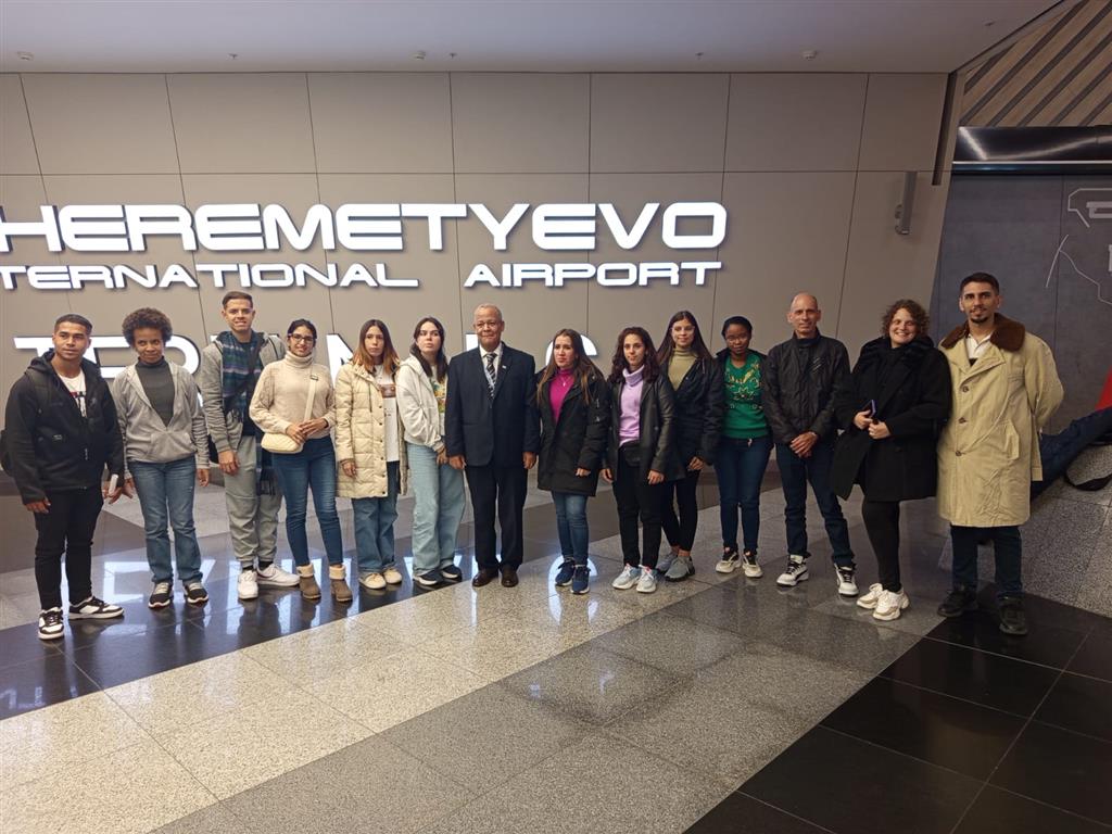 Llega a Rusia nuevo grupo de estudiantes cubanos
