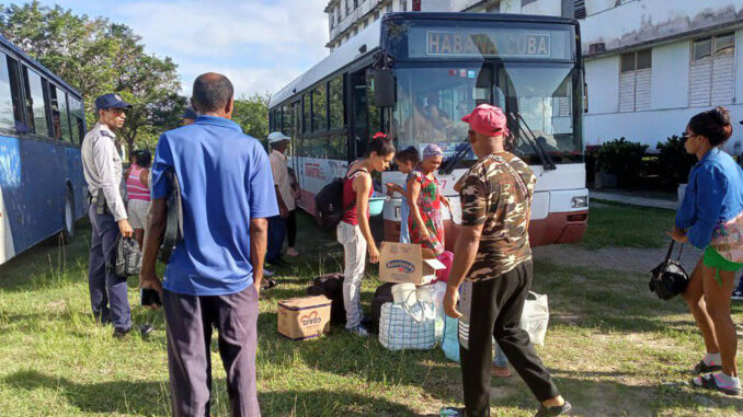 Retorna a Río Cauto primer grupo de evacuados en Las Tunas