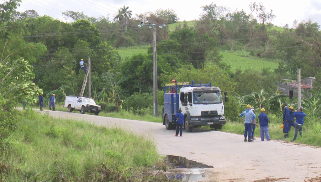 Trabajan en Granma para recuperar la infraesctructura de las telecomunicaciones