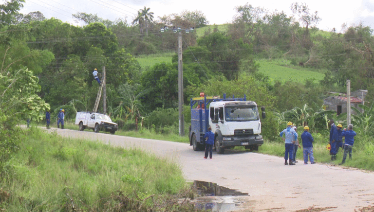 Trabajan en Granma para recuperar la infraesctructura de las telecomunicaciones