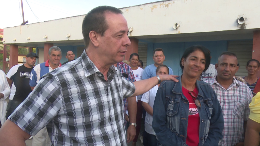 Recorre Ministro de Salud centros de los municipios Bayamo y Río Cauto en provincia Granma( +Fotos y Video)