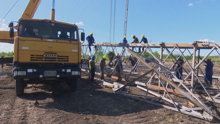 Erigidas cuatro de las seis torres derribadas por el huracán Melisa