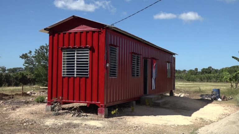 Concluyen en Niquero PRIMERA vivienda a partir de contenedores modificados
