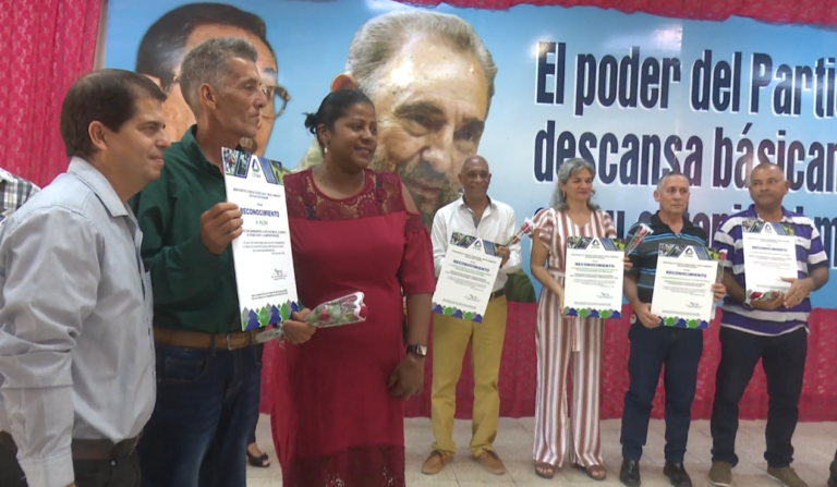 Celebran en Granma acto por el día de la ciencia cubana