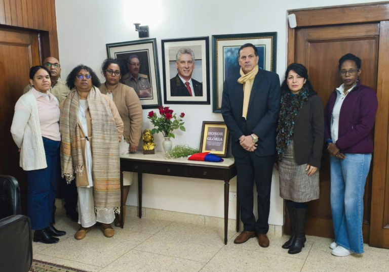 Cubanos en India rinden tributo a 32 hermanos caídos en Venezuela