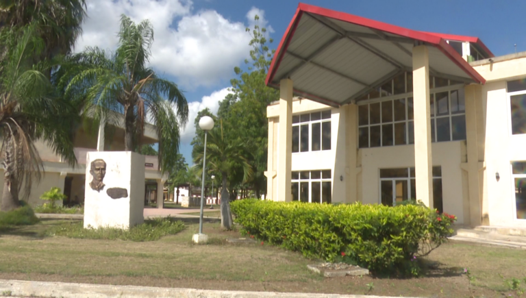 La Escuela Profesional de Arte Manuel Muñoz Cedeño celebra hoy el Aniversario 24 de su fundación