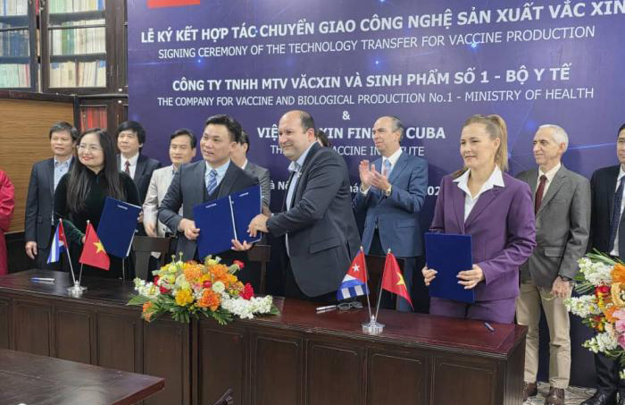 Firman Cuba y Vietnam contrato para vacuna VA-MENGOC-BC