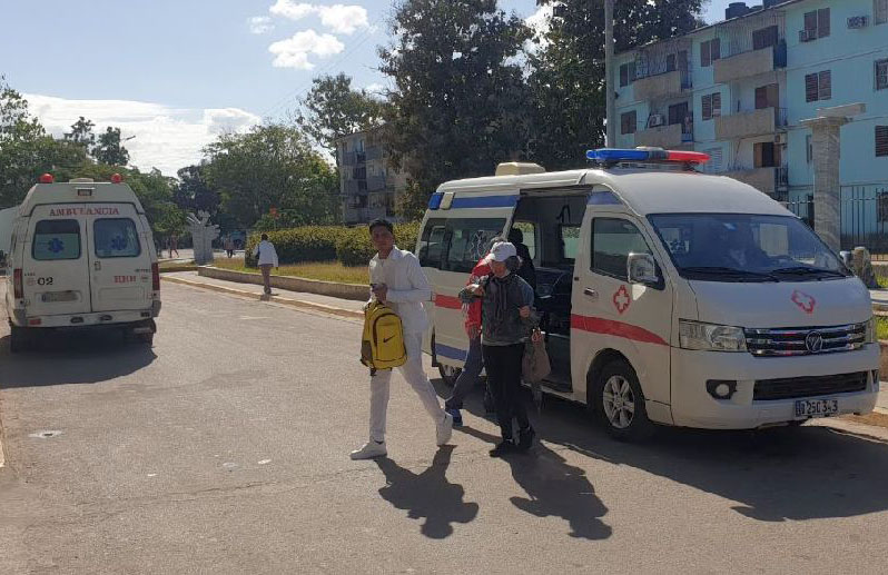 Mantienen atención a pacientes a pesar de la presión del bloqueo