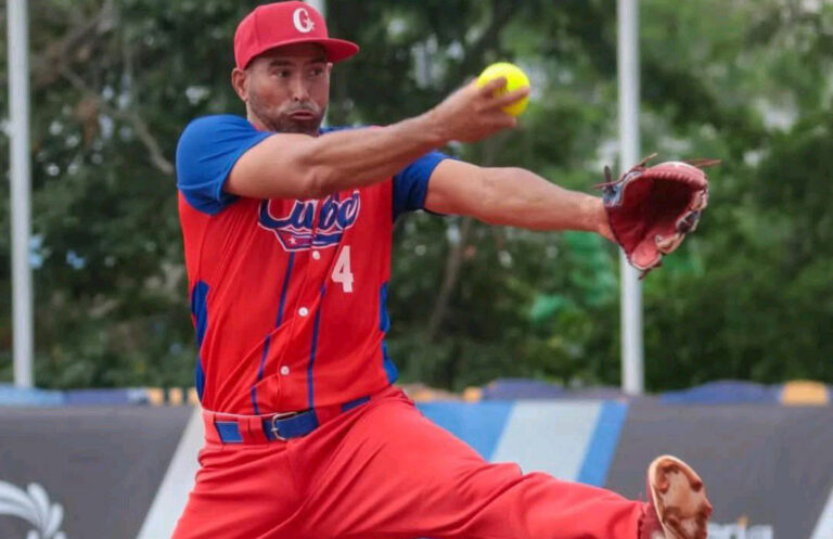 Cuba inicia la Superronda en Panamericano de sóftbol masculino