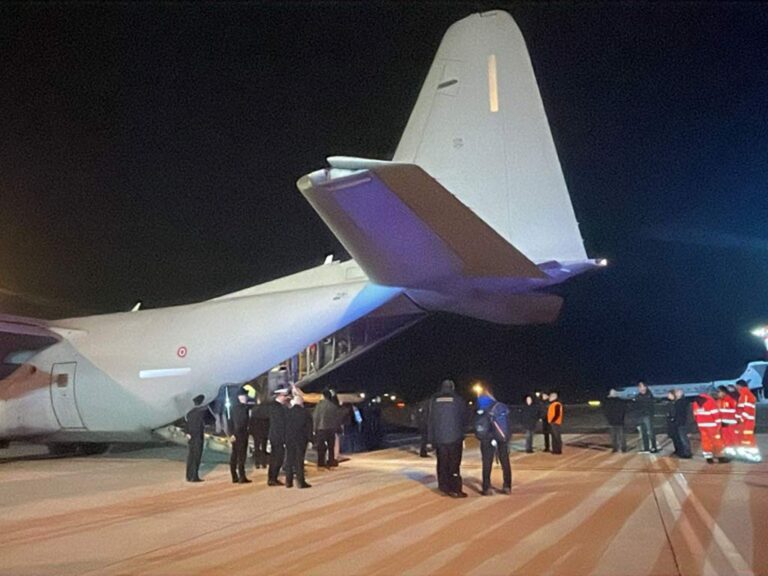 Arriban a Italia otros 26 pacientes palestinos en vuelos humanitarios