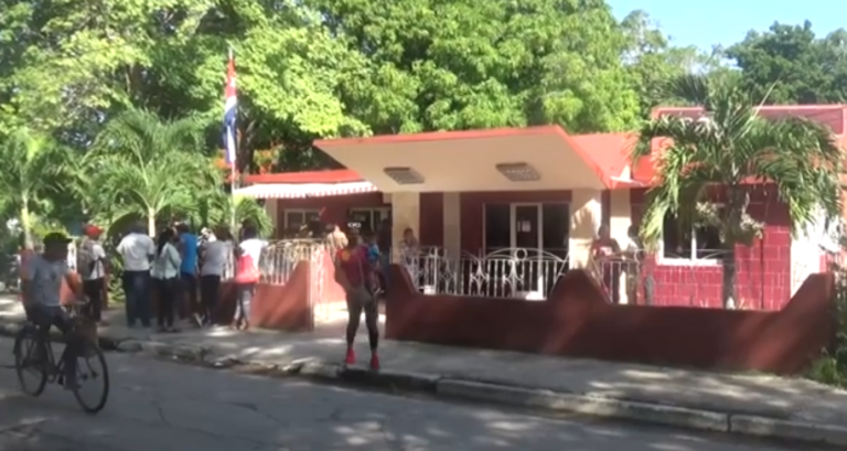 Instalan paneles fotovoltaicos en sucursal 7681 BANDEC, Media luna