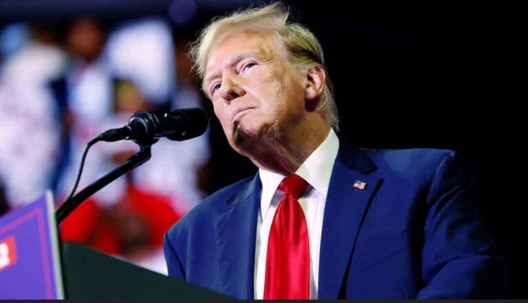 Feudo de Trump en Florida cambia de color