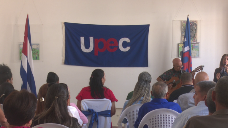 Celebran periodistas granmenses Día de la prensa cubana