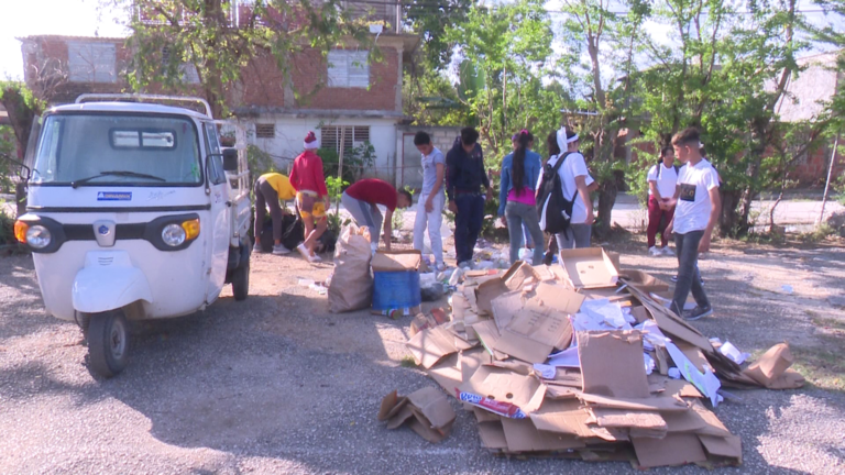 Fomentan en estudiantes de Bayamo, importancia del saneamiento y el reciclaje de materias primas