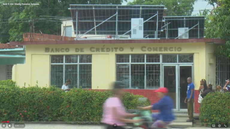 Avanza instalación de paneles solares en sucursales de BANDEC en Granma