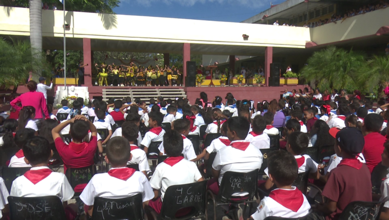 Celebran pioneros bayameses acto municipal por el Aniversario 64 de la UJC Y 65 de la OPJM