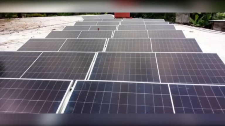 Instalan paneles solares fotovoltaicos en la sucursal 76 81 BANDEC Media Luna