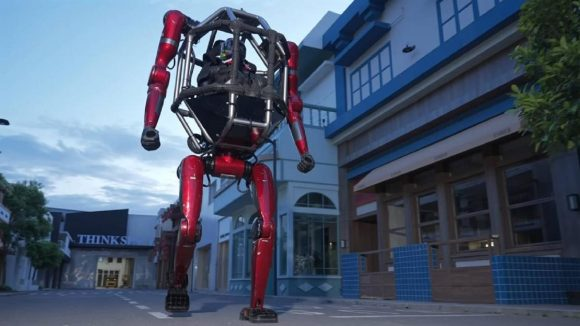 China presenta un robot gigante tripulado: Parece un Transformer, pero es real