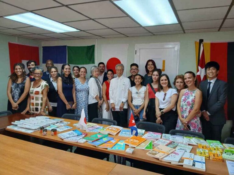 Japón fortalece enseñanza de su idioma en Cuba con nuevo donativo