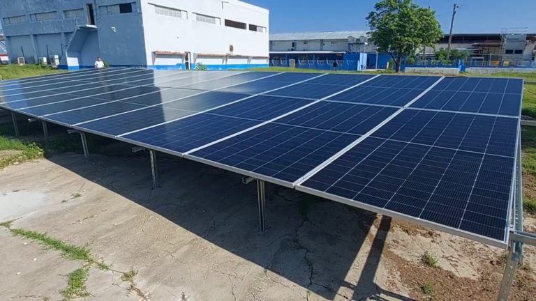 Instalan paneles solares en Empresa Pesquera Industrial de Granma