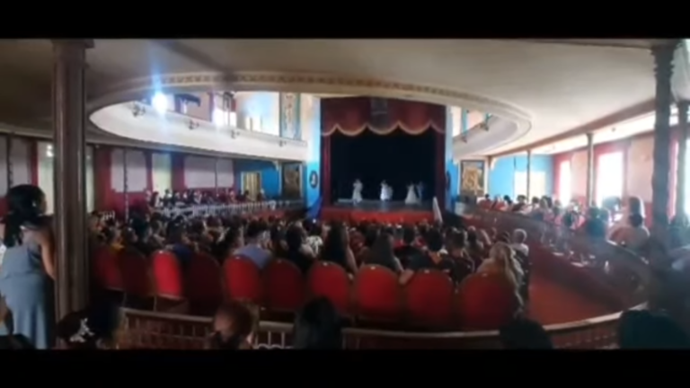 Gradúan en Manzanillo a más de un centenar de estudiantes de enseñanza preuniversitaria