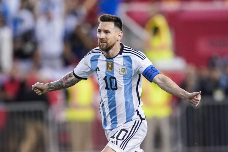 Argentina vence a Argelia con hat trick histórico de Lionel Messi
