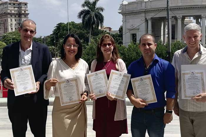 Recibió Biocubafarma 13 premios de la Academia de Ciencias