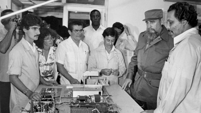 Archivo CD, “El siglo de Fidel: Fidel en el CIGB”  (+ Video)