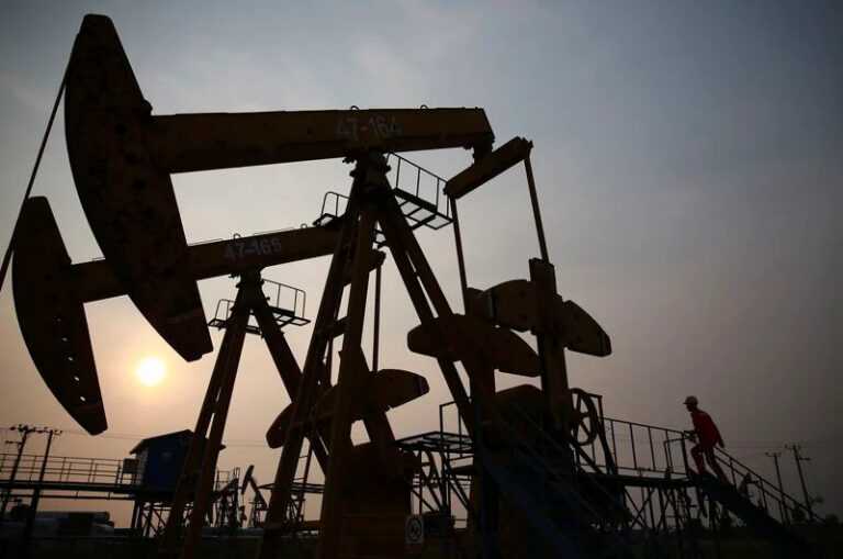 Petróleo ante encrucijada alcista
