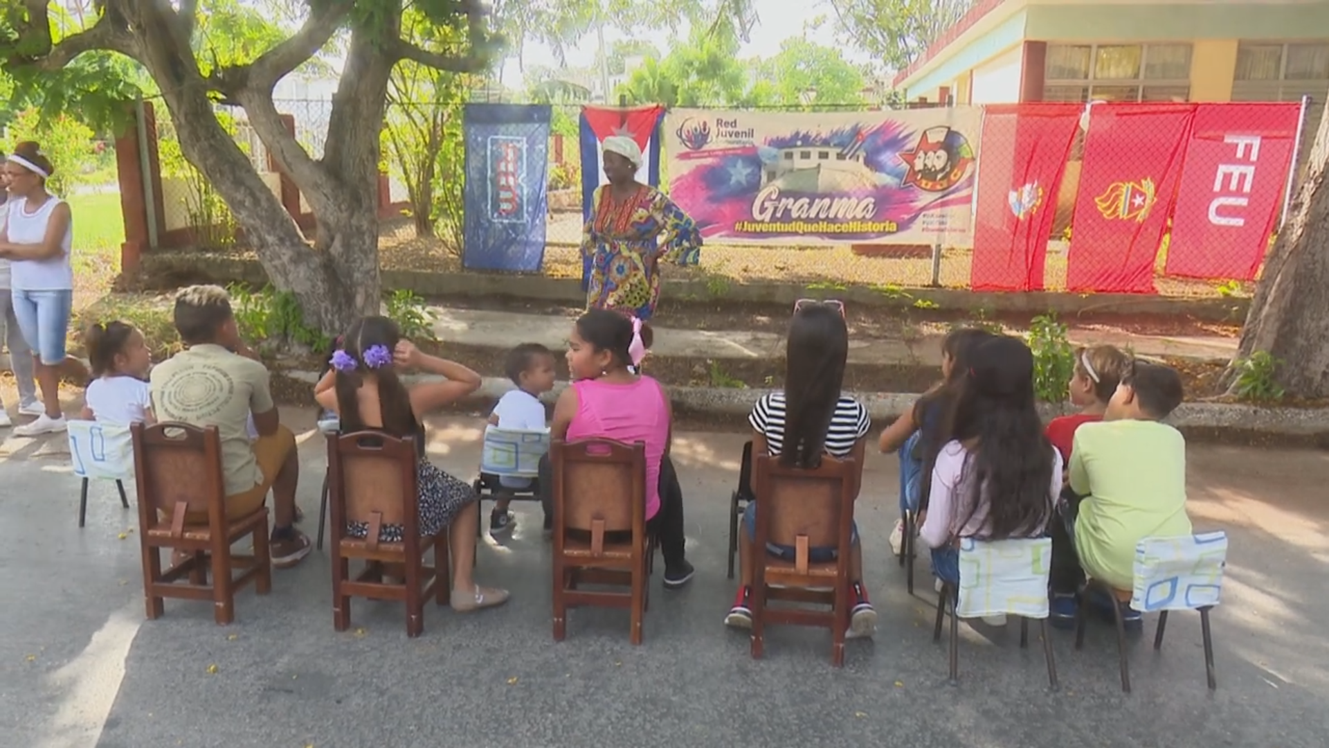 Ofrecen jóvenes de la AHS jornada de actividades a niños sin amparo parental