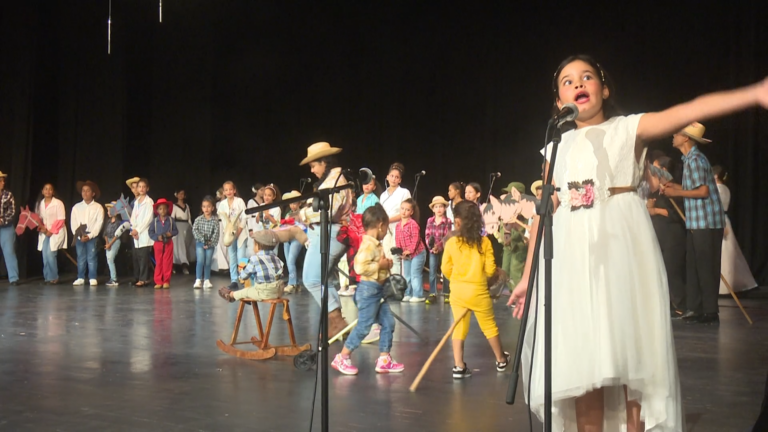 Proyectos Infantiles rinden homenaje al centenario del Comandante en Jefe Fidel Castro Ruz.