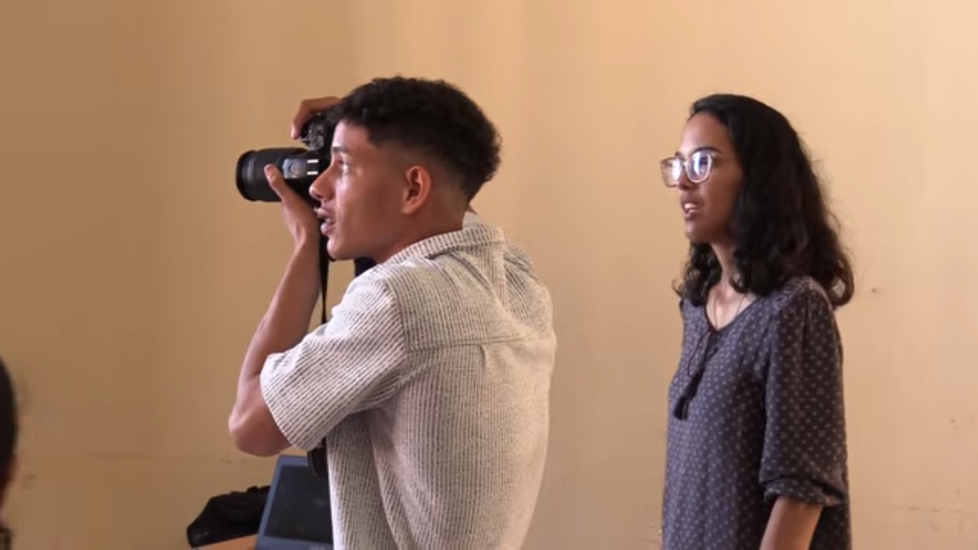 Realizan taller de Fotografía básica en la Casa del Joven Creador de la AHS en Granma