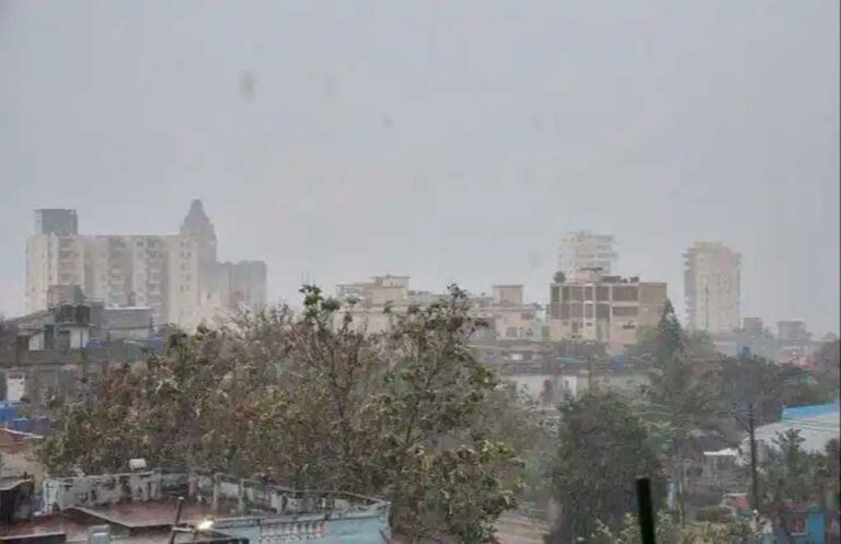 Condiciones climáticas influyen en restauración eléctrica en Cuba