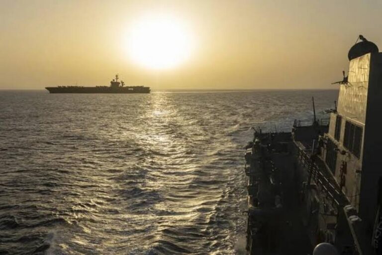 Irán prepara ley para cobrar tasas a buques en el estrecho de Ormuz