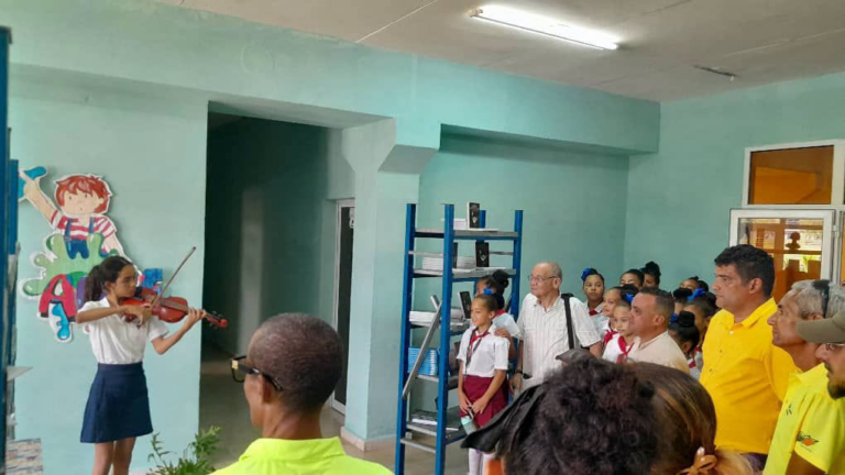 Inauguran Librería en la Escuela Profesional de Arte Manuel Muñóz Cedeño.